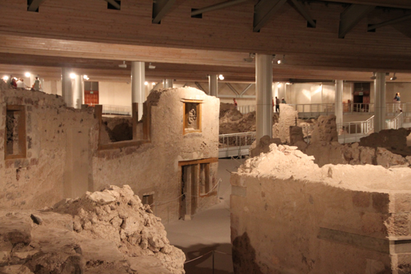 akrotiri_31aug12_kl4145