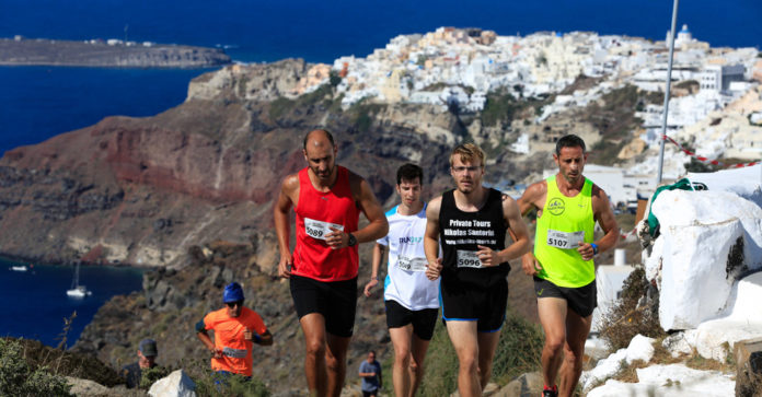 Αγώνας τρεξιματος στο Santorini Experience