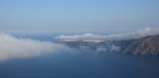 Σύννεφα υγρασίας στην Οία