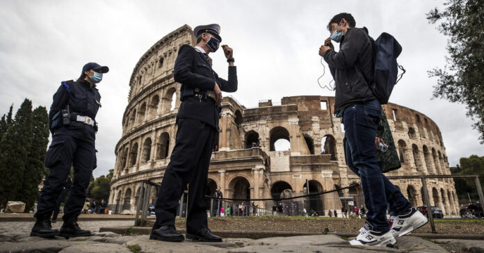Αστυνομία έξω από το Κολοσσαίο της Ρώμης