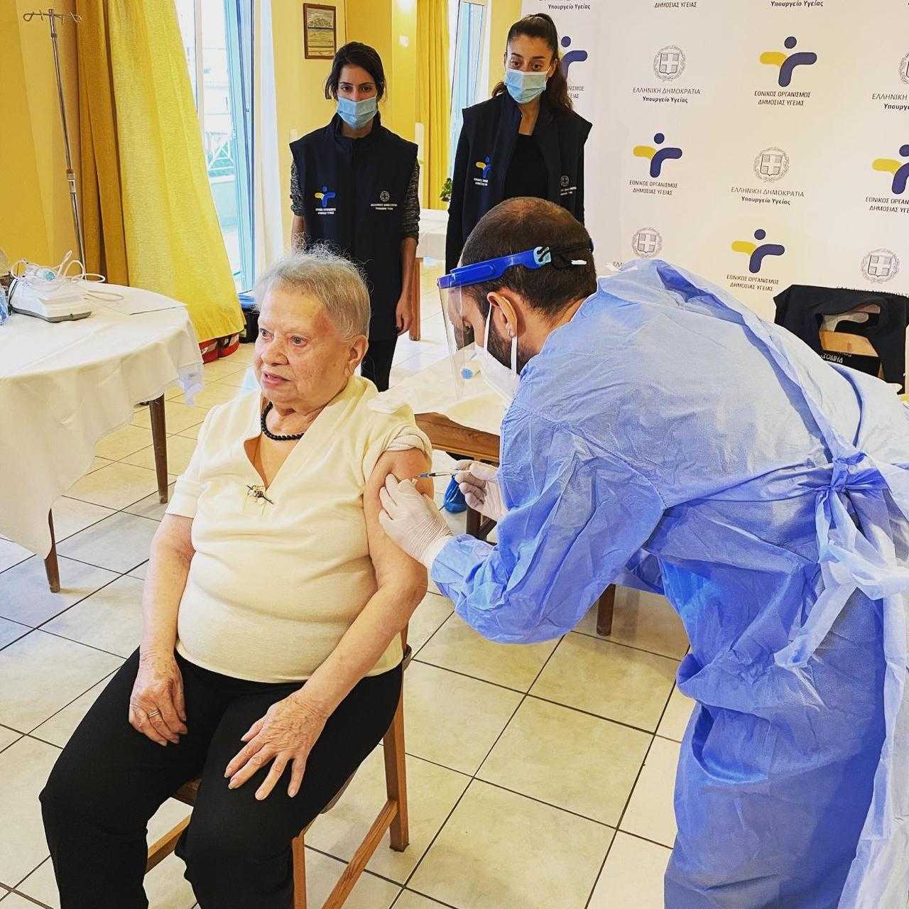 Εμβολιασμός σε μονάδα φροντίδας ηλικιωμένων