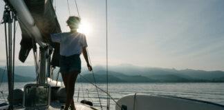 Γυναίκα σε σκάφος